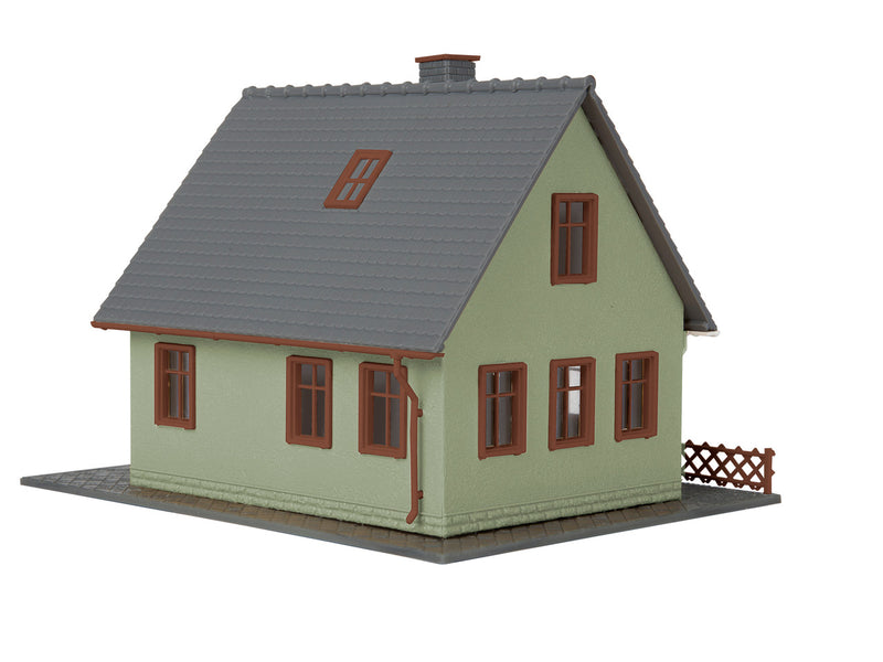 Load image into Gallery viewer, Lionel HO Scale Cape COD Building Kit - 2 Houses - 2167010