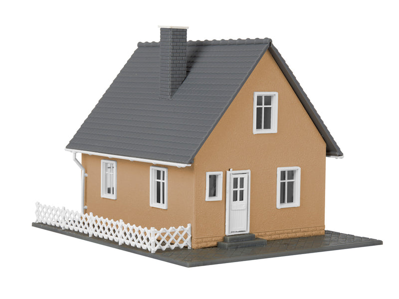 Load image into Gallery viewer, Lionel HO Scale Cape COD Building Kit - 2 Houses - 2167010