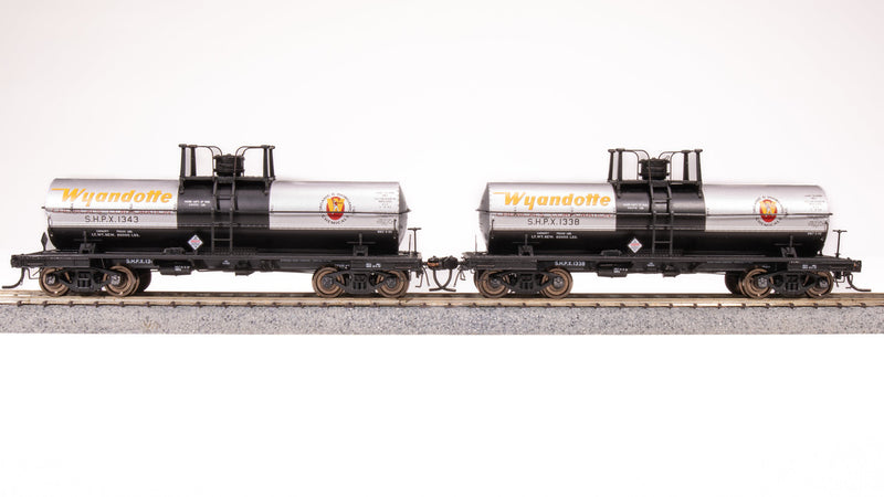 Load image into Gallery viewer, Broadway Limited HO Scale Wyandotte 1950's Scheme 6000 Gallon Tank 2-Pack - 7678