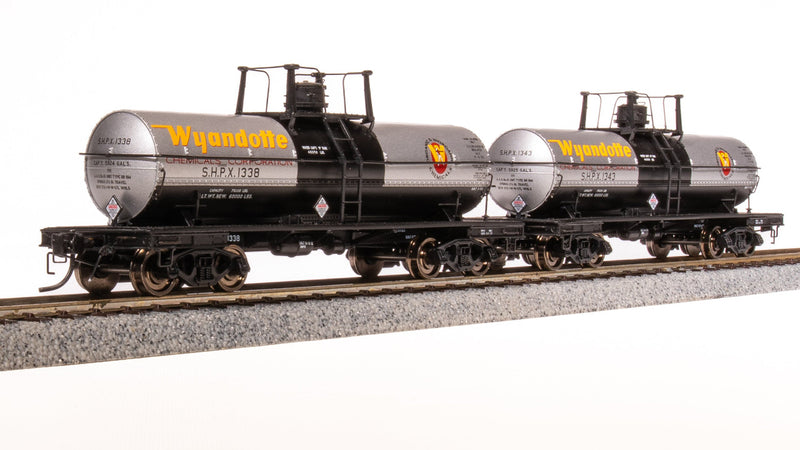 Load image into Gallery viewer, Broadway Limited HO Scale Wyandotte 1950's Scheme 6000 Gallon Tank 2-Pack - 7678