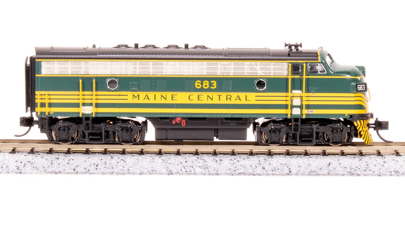 Load image into Gallery viewer, Broadway Limited N Scale MEC EMD F3A Green & Gold Diesel Locomotive #686 - 7734