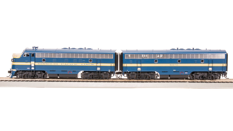 Load image into Gallery viewer, Broadway 8194 Scale Missouri Pacific EMD F7 A/B Eagle Scheme A-Unit 587/587B - HO