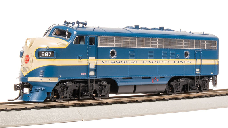 Load image into Gallery viewer, Broadway Limited HO Scale Missouri Pacific EMD F7A Eagle Scheme Diesel #586 - 8207