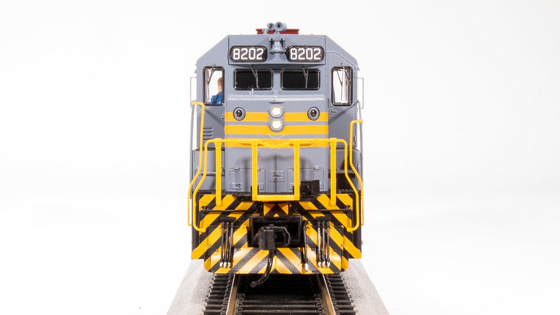 Load image into Gallery viewer, Broadway 8905 Canadian Pacific w/ Early Roadnumber EMD GP35 Diesel 8202 - HO