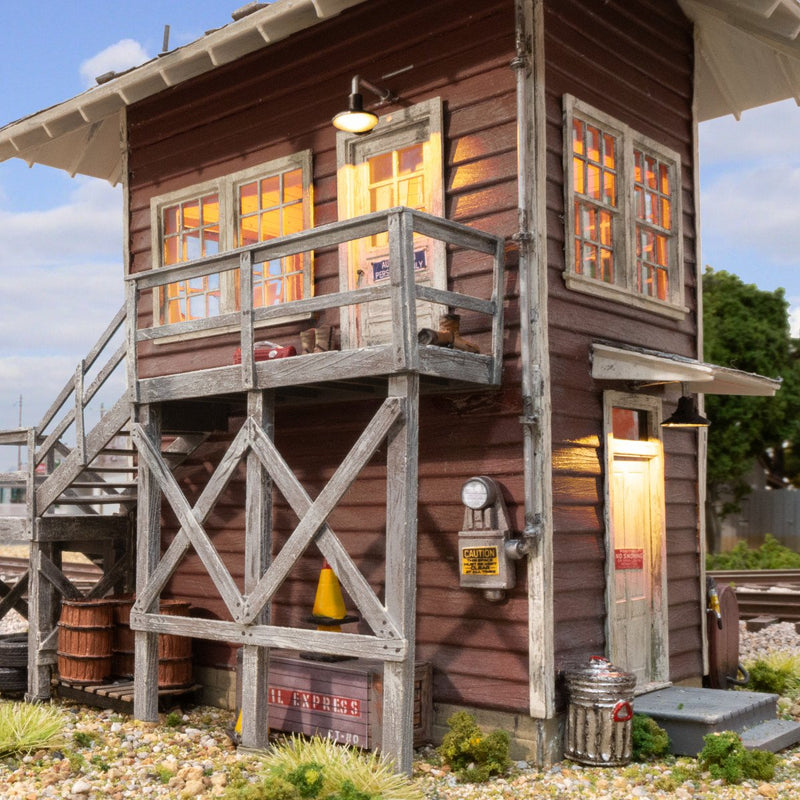 Load image into Gallery viewer, Woodland Scenics O Scale Interlocking Tower - BR5878