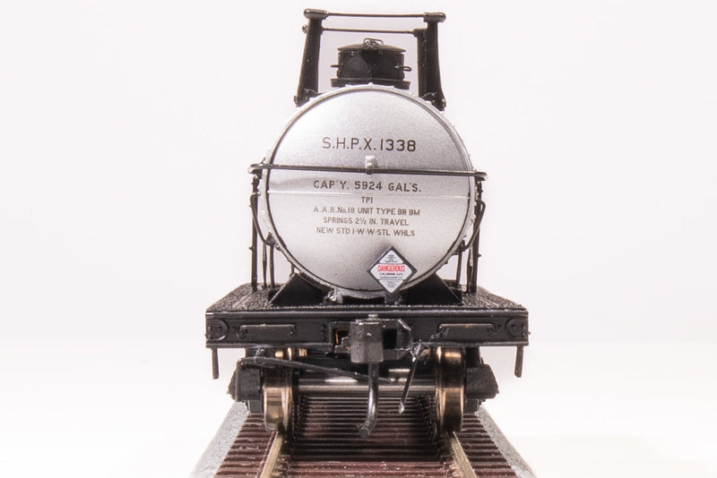 Load image into Gallery viewer, Broadway Limited HO Scale Wyandotte 1950&#39;s Scheme 6000 Gallon Tank 2-Pack - 7678
