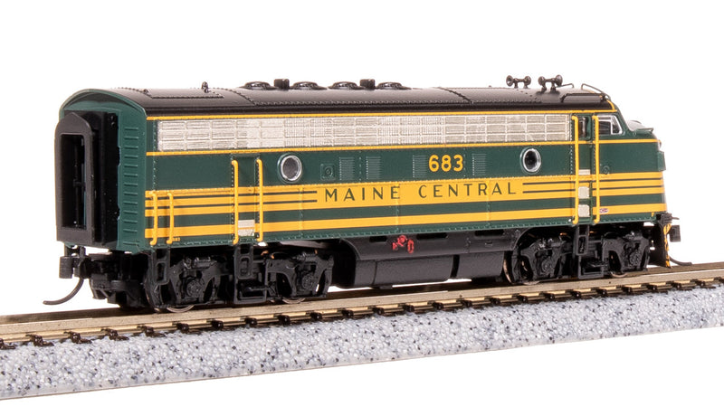 Load image into Gallery viewer, Broadway Limited N Scale MEC EMD F3A Green &amp; Gold Diesel Locomotive #686 - 7734
