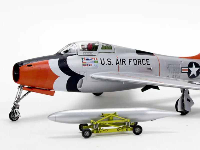 Load image into Gallery viewer, Revell 1:48 F84F Republic Thunderstreak Thunderbirds US Airforce Model Kit
