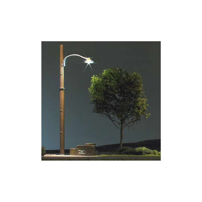 Load image into Gallery viewer, Woodland Scenics HO Just Plug Wooden Pole Street Lights
