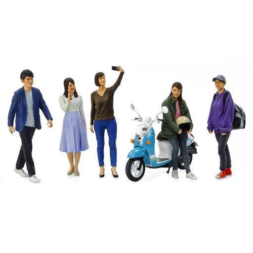 Tamiya 1/24 Campus Friends Set II (5 figures & scooter)